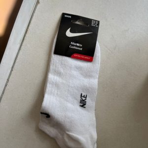 Sigsaan/iskaalsho Nike original ah aad u tayo sareeyso